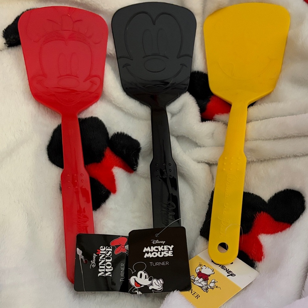 4/$20 bundle Disney Mickey Mouse, Minnie or Pooh Spatula Red, Black, Yellow